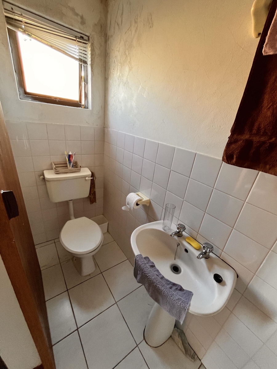 5 Bedroom Property for Sale in Lamberts Bay Western Cape